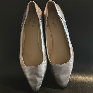 Gold flats by Naturalizer. Size 7 1/2 Wide.